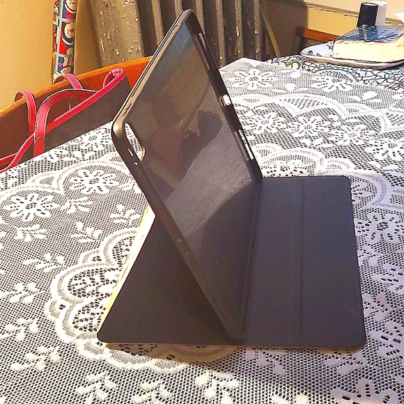 iPad Pro 4th Generation Case w/ Unique Flower Designs, Unbranded - Picture 10 of 11